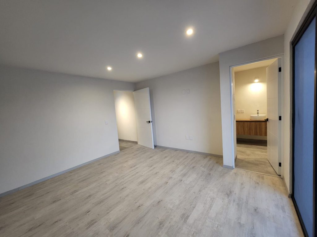 qalb-canadas-house-M15-30-010