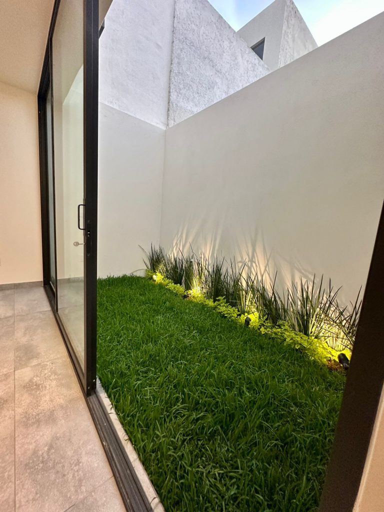 qalb-canadas-ocho-patio